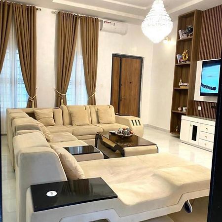 Urban Retreat Luxury Shortlet Apartment Lekki Ajah Lagos With Pool And Gym Kültér fotó