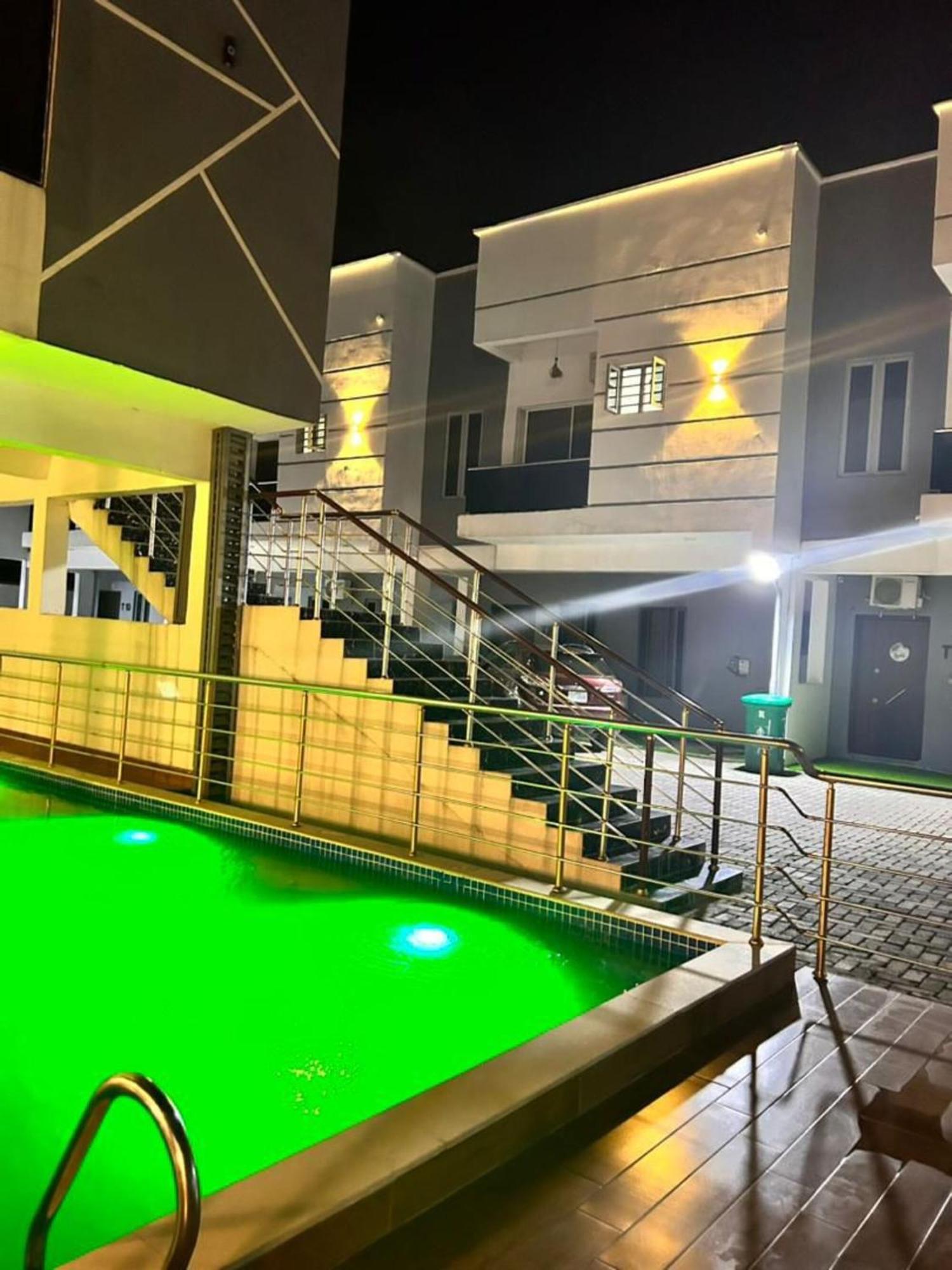 Urban Retreat Luxury Shortlet Apartment Lekki Ajah Lagos With Pool And Gym Kültér fotó